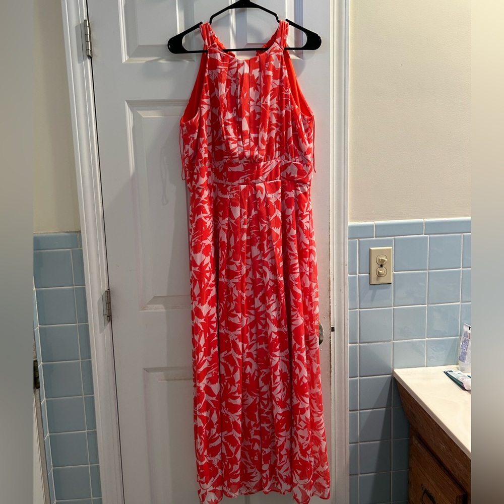 Gorgeous flowy, tropical maxi dress